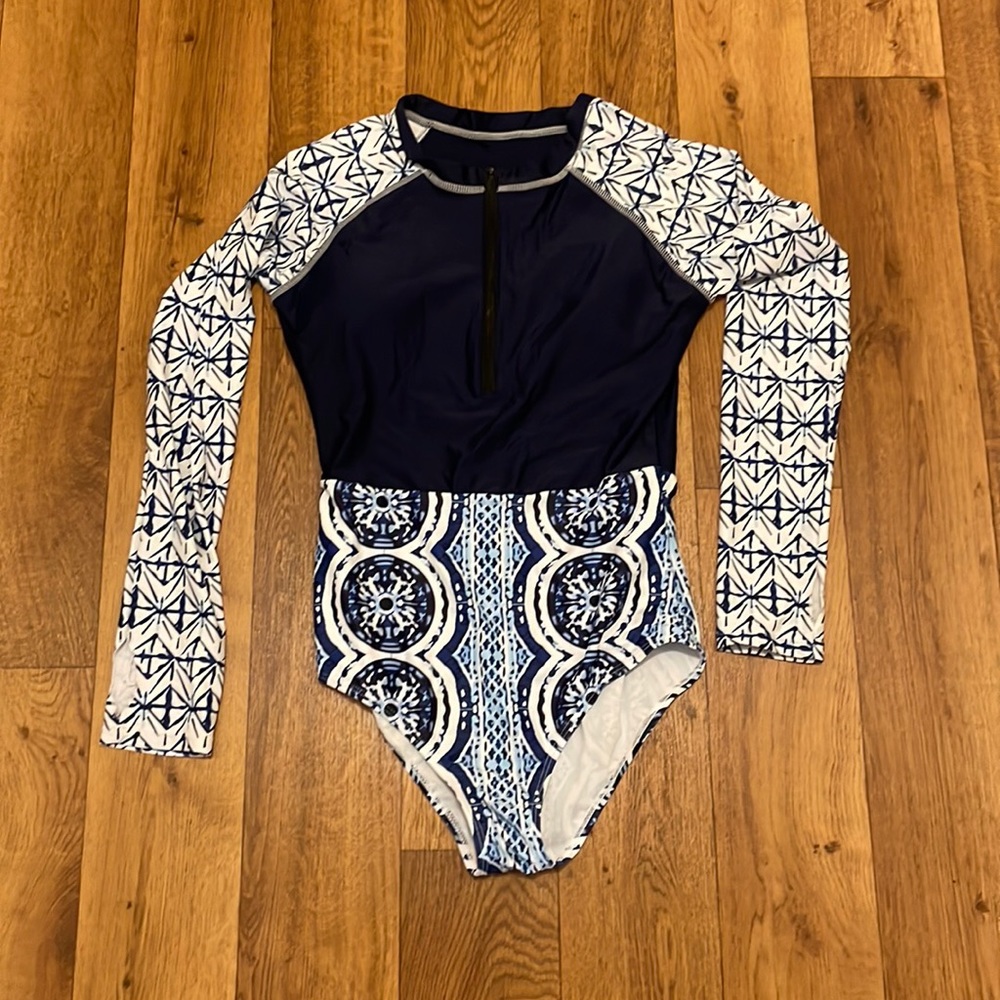 Long sleeve bathing suit